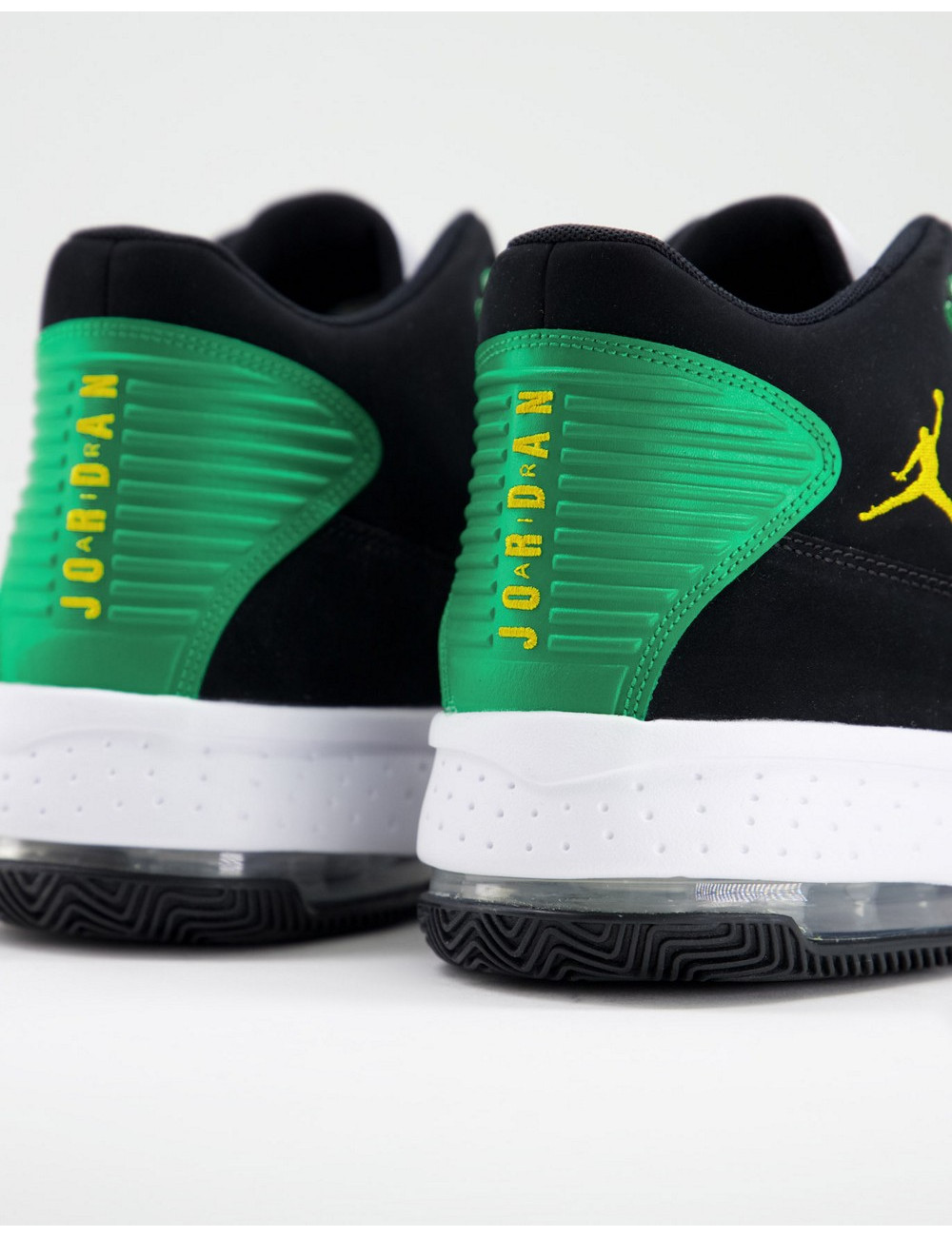 Nike Jordan Max Aura 2...