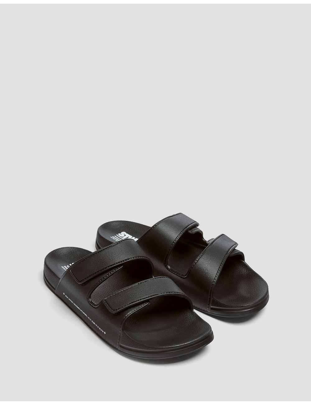 Pull&Bear slider in black