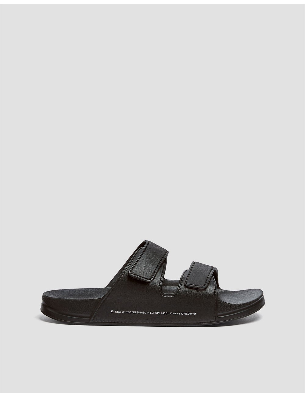 Pull&Bear slider in black