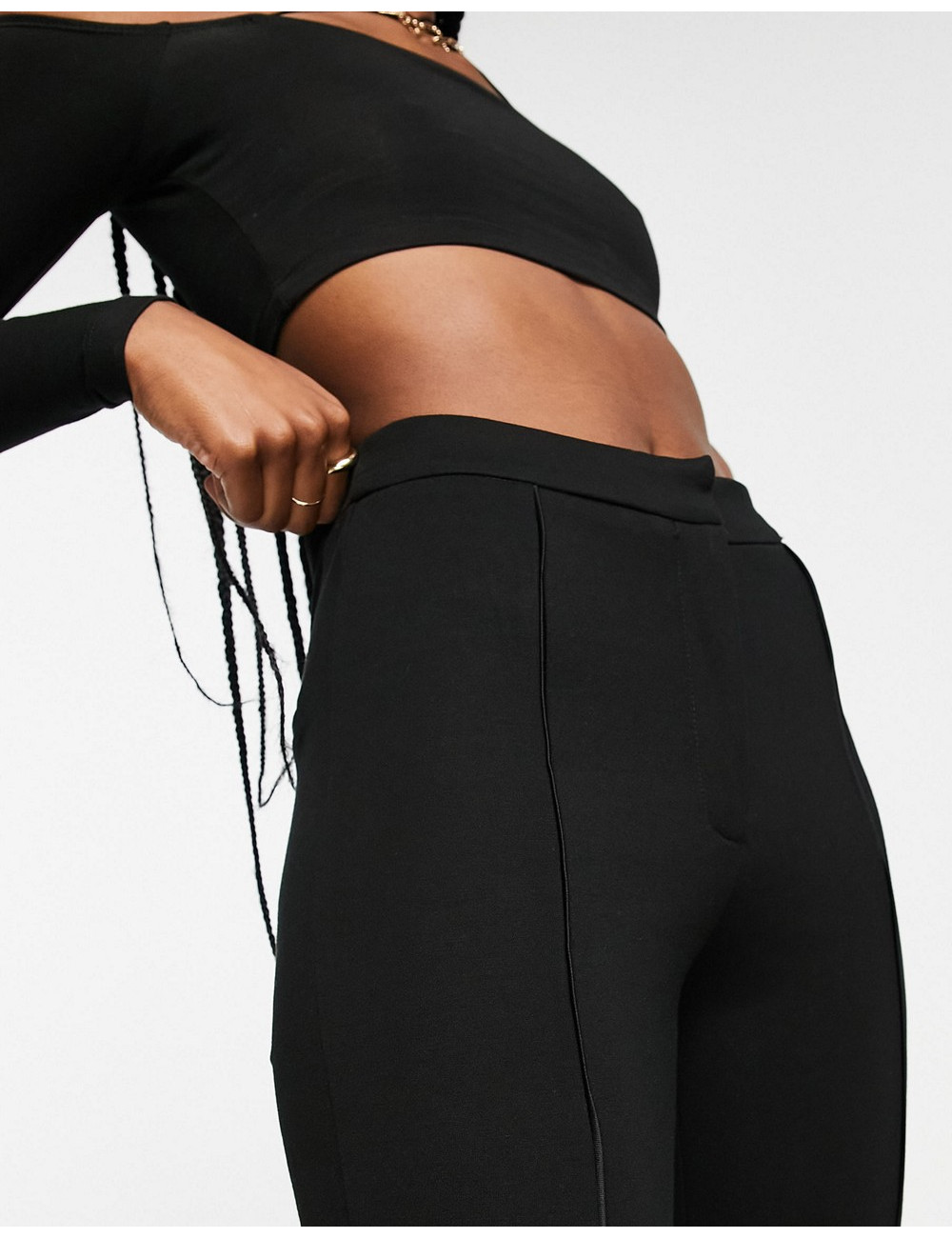 Object structured legging...