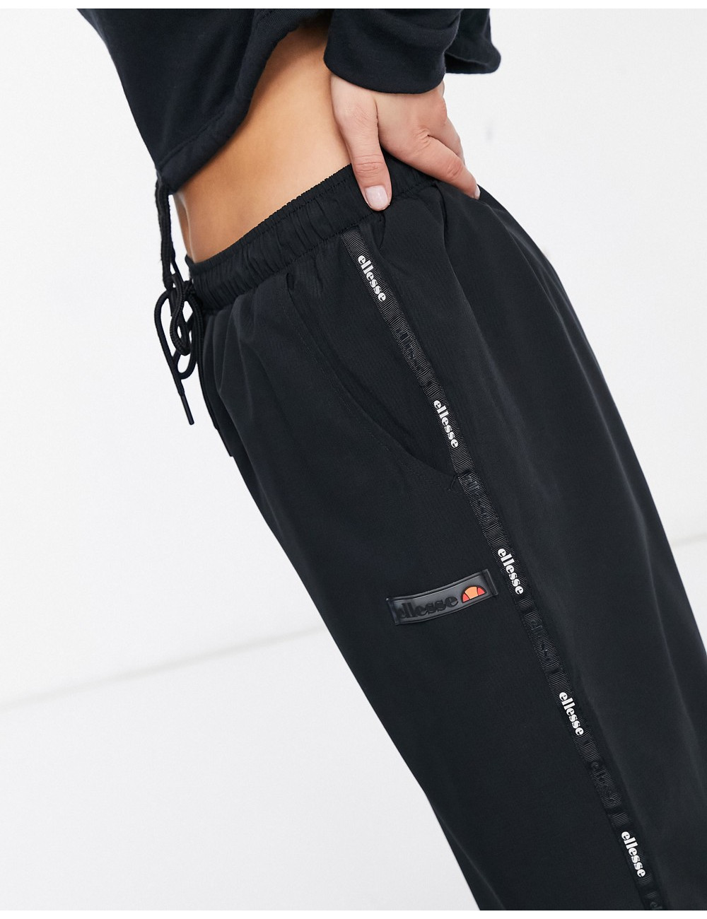 ellesse taping joggers in...