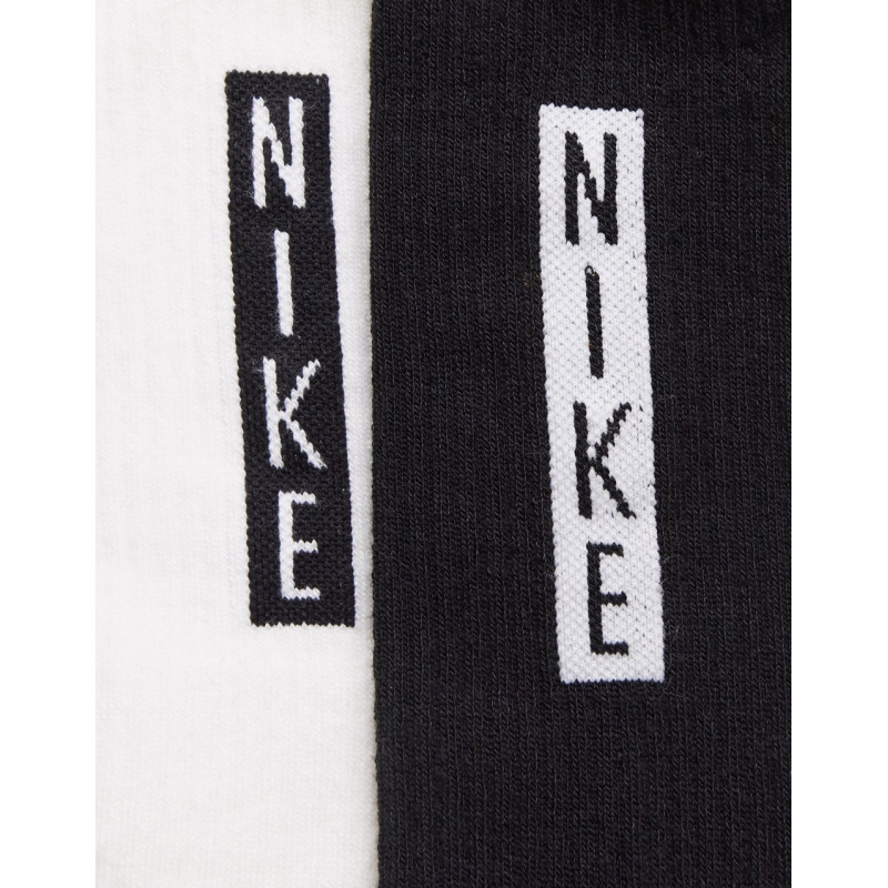 Nike 2 pack stack logo...