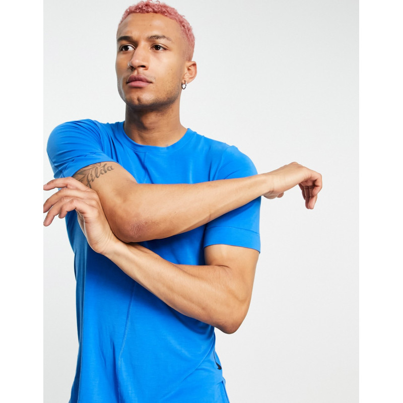 Nike Dri-FIT t-shirt in blue