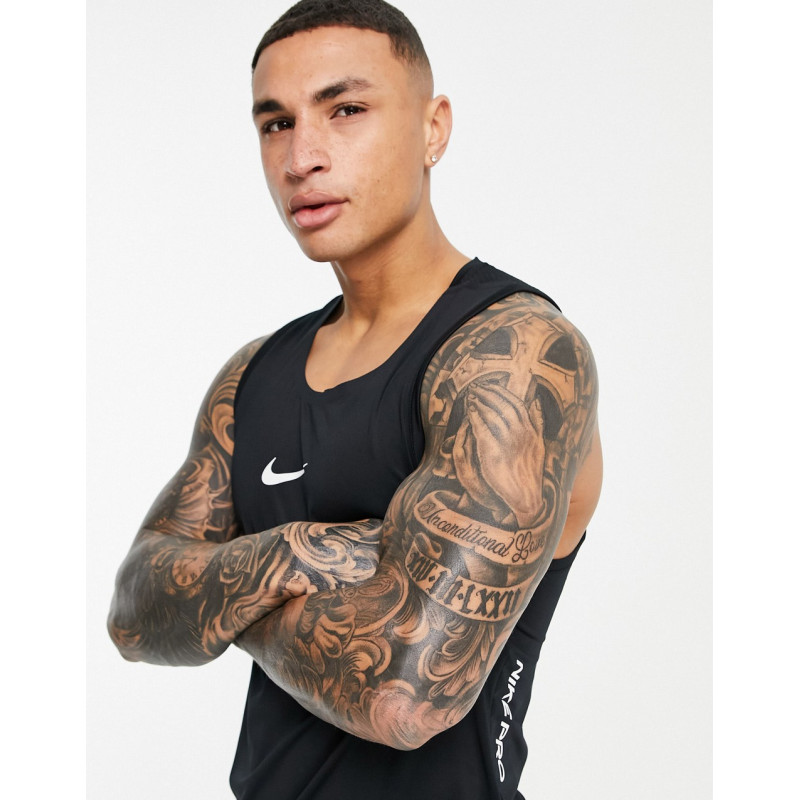Nike Aeroadapt vest in black