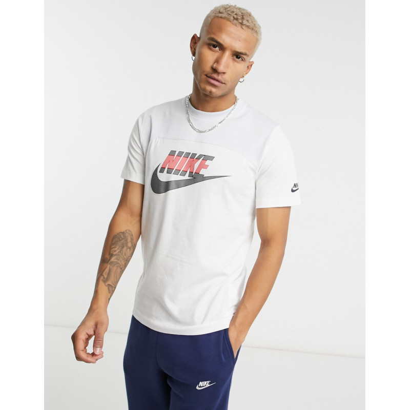 Nike t-shirt in white