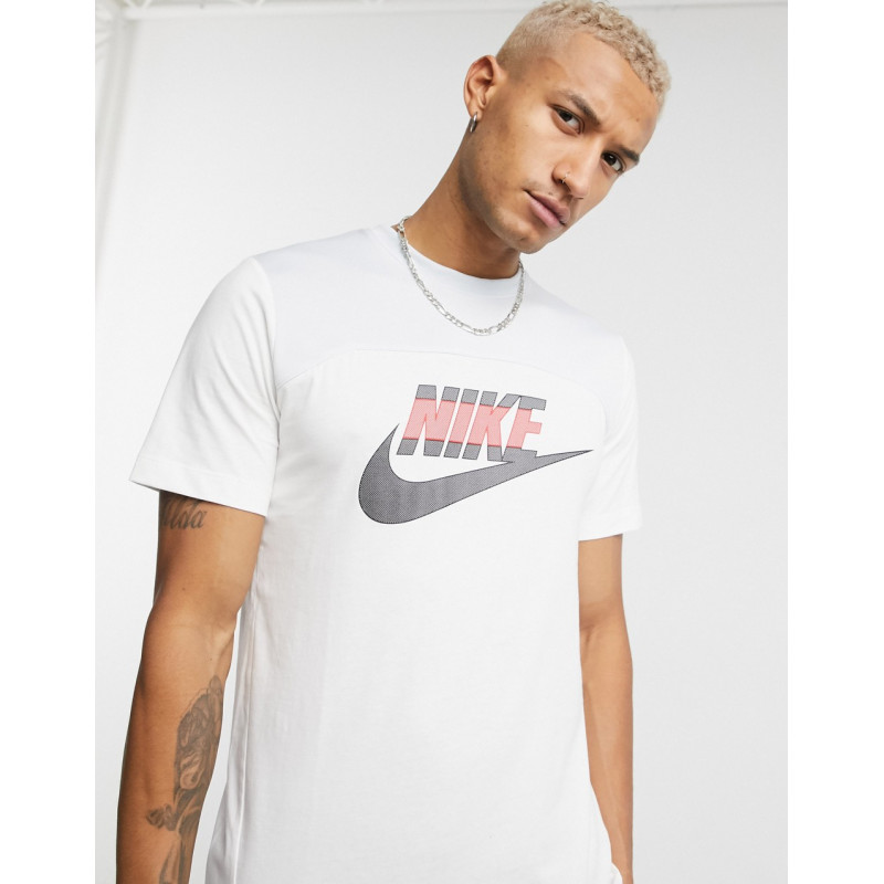 Nike t-shirt in white